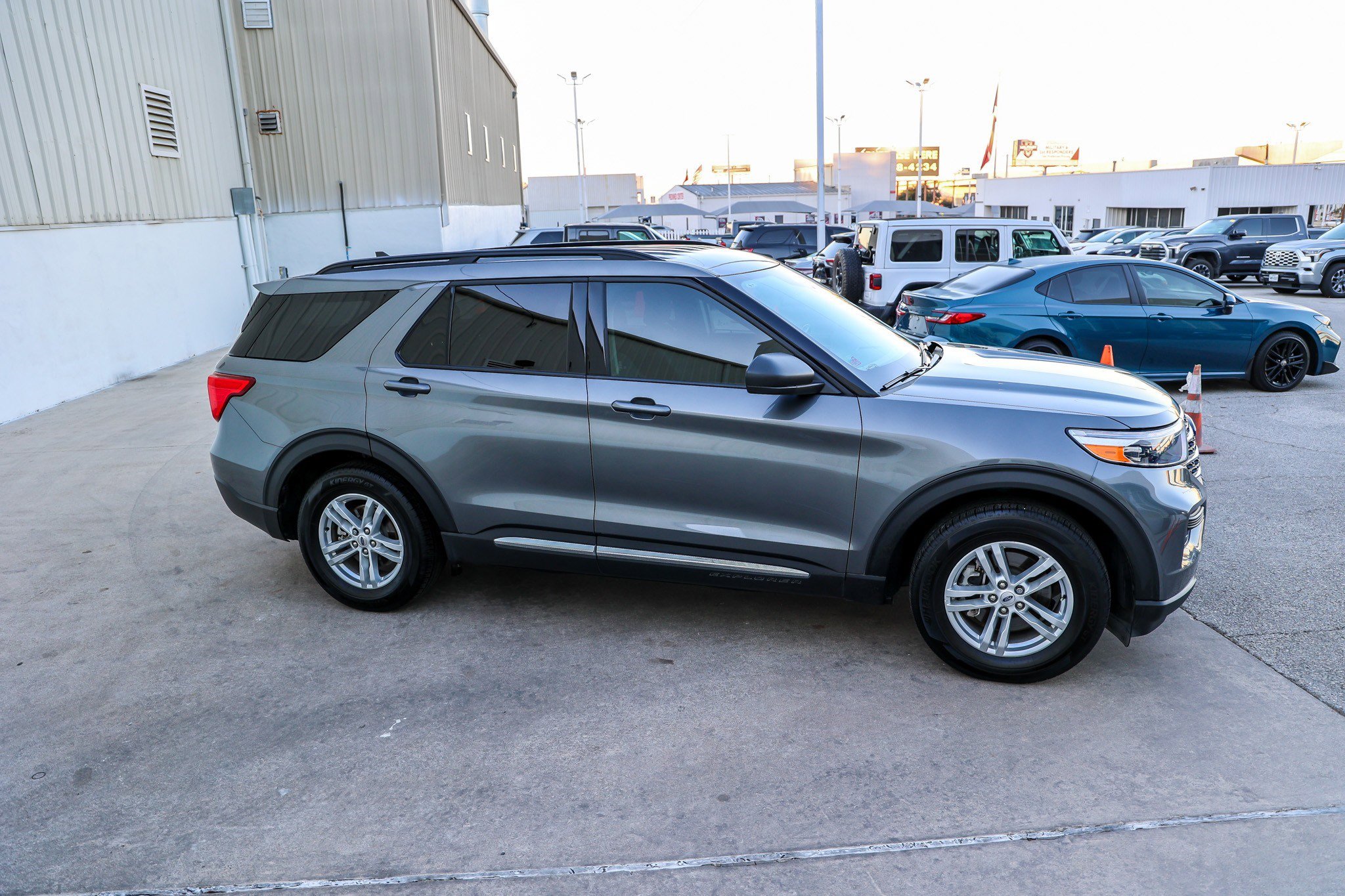 Used 2023 Ford Explorer XLT image 6