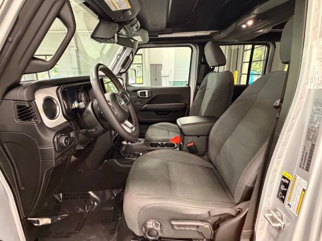 Used 2024 Jeep Wrangler Unlimited Sahara w/ Technology Group AWD/4WD image 24