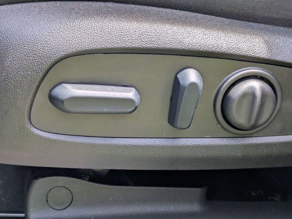Used 2024 Chevrolet Equinox LT FWD image 21