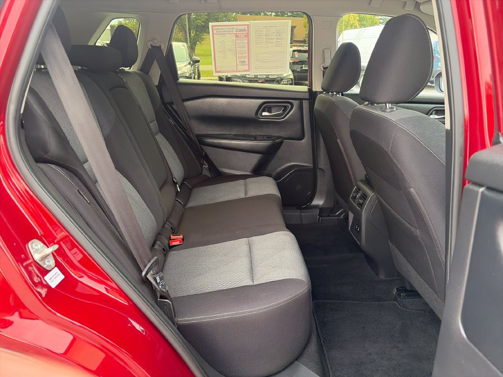 Used 2025 Nissan Rogue SV FWD image 37