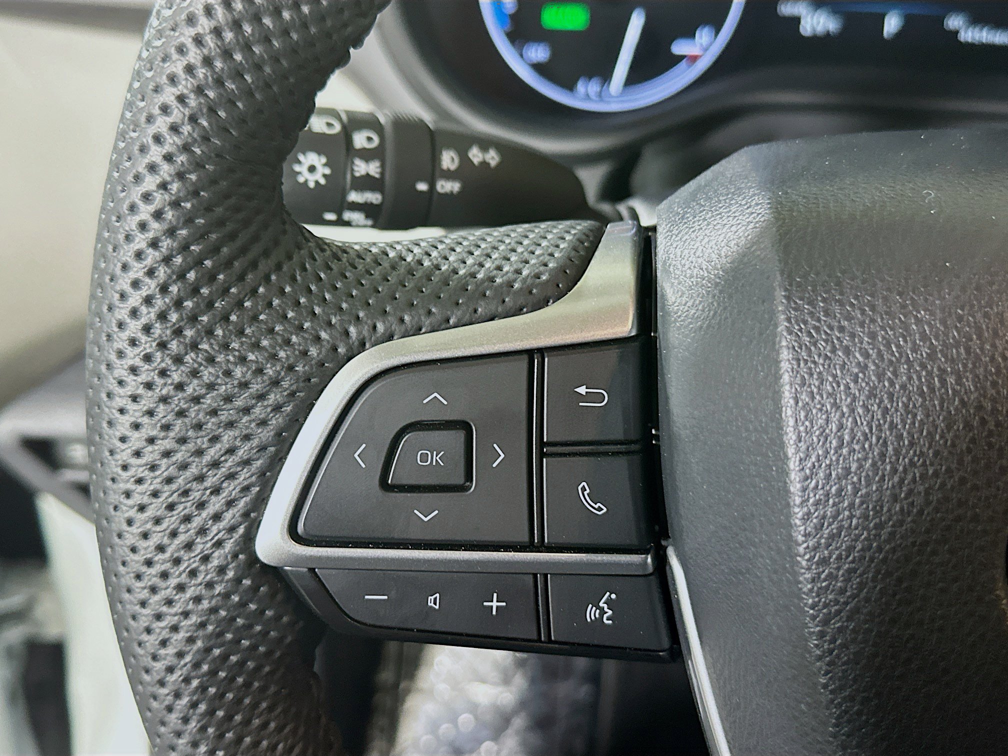 Used 2023 Toyota Sienna Limited FWD image 16