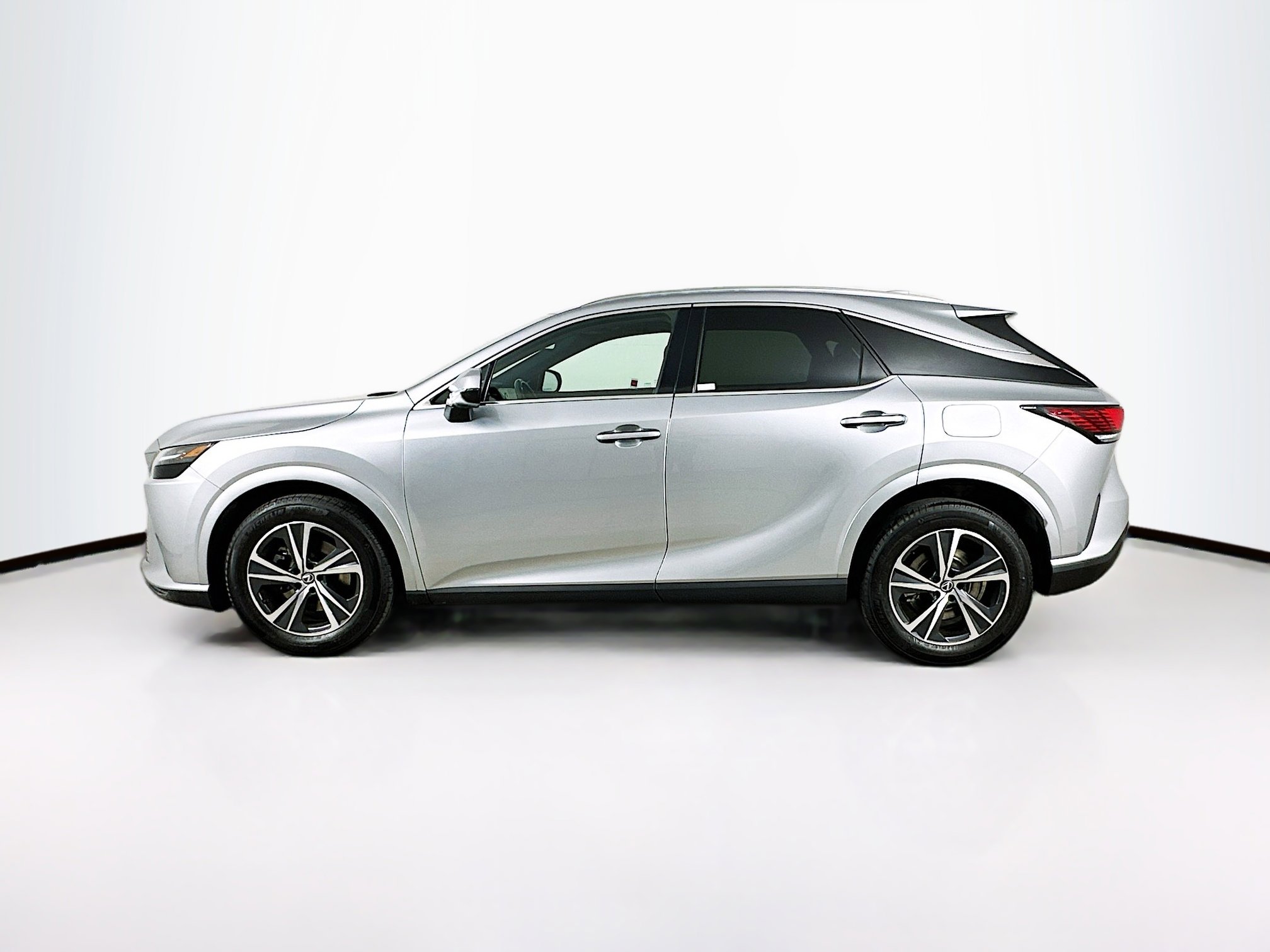 Used 2023 Lexus RX 350 Premium w/ Accessory Package image 4