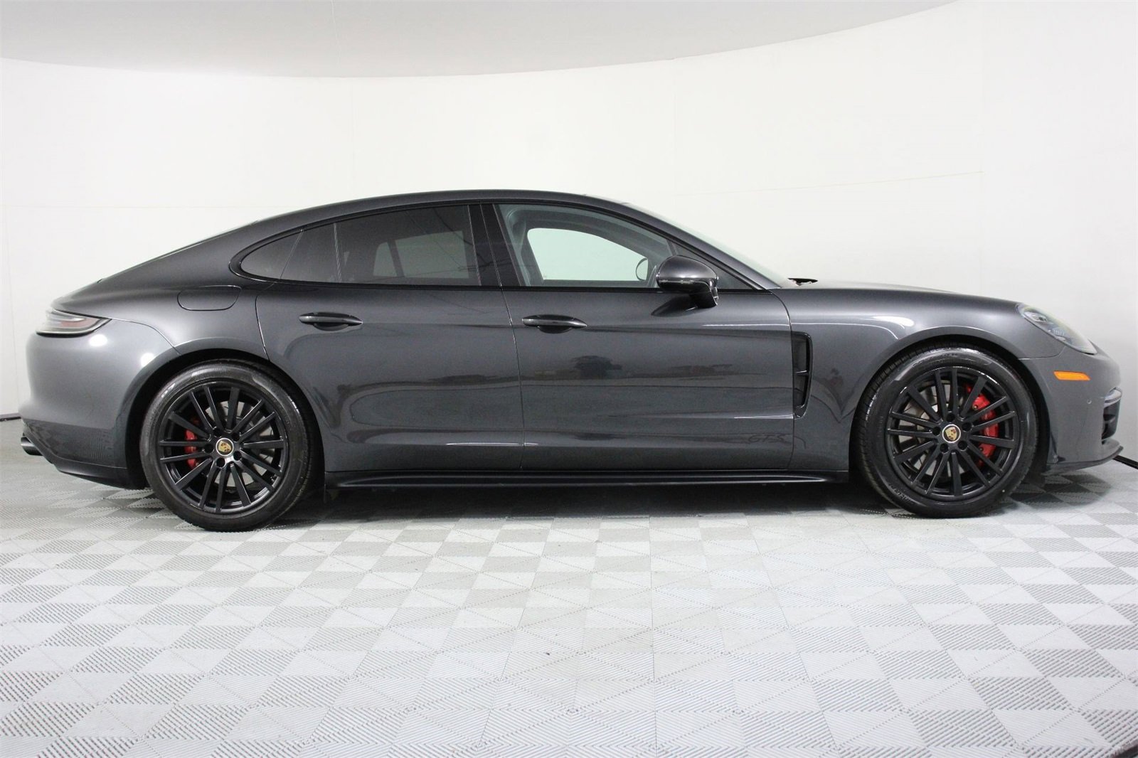 Used 2023 Porsche Panamera GTS image 8