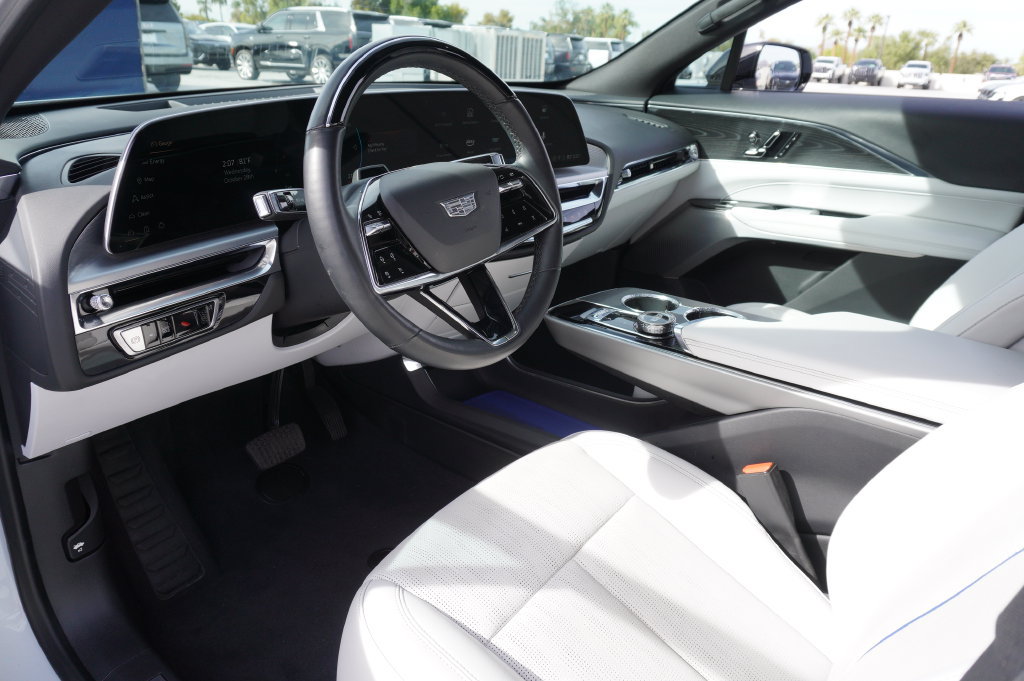 Used 2024 Cadillac Lyriq Luxury AWD/4WD image 17