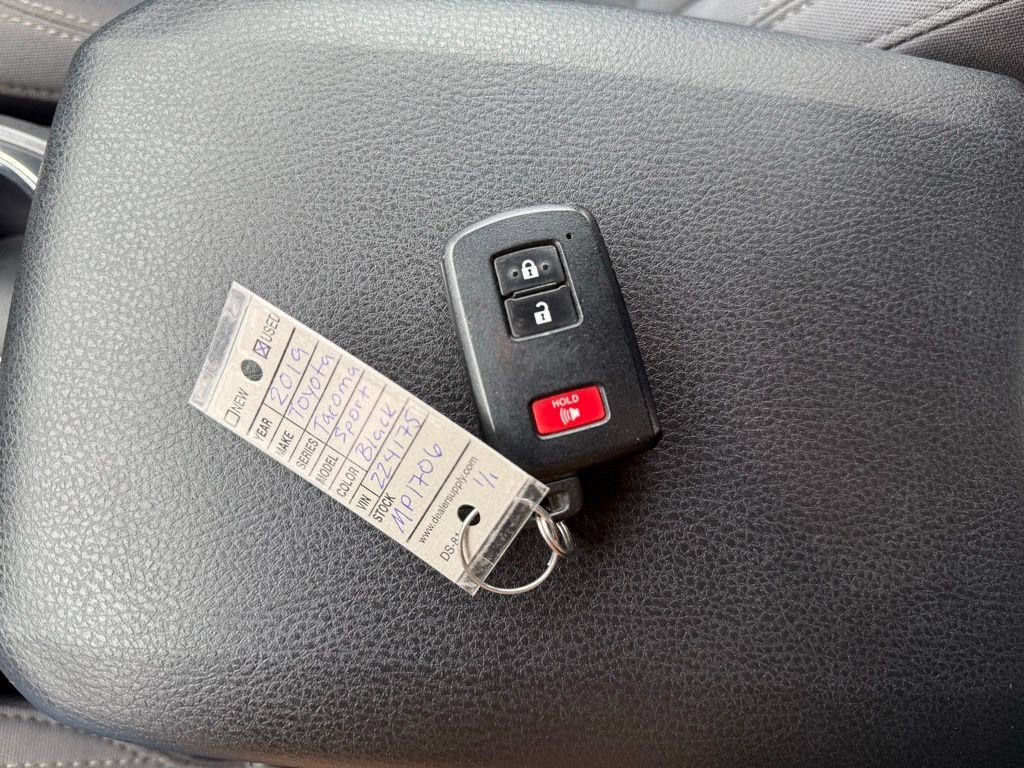 Used 2019 Toyota Tacoma TRD Sport image 12