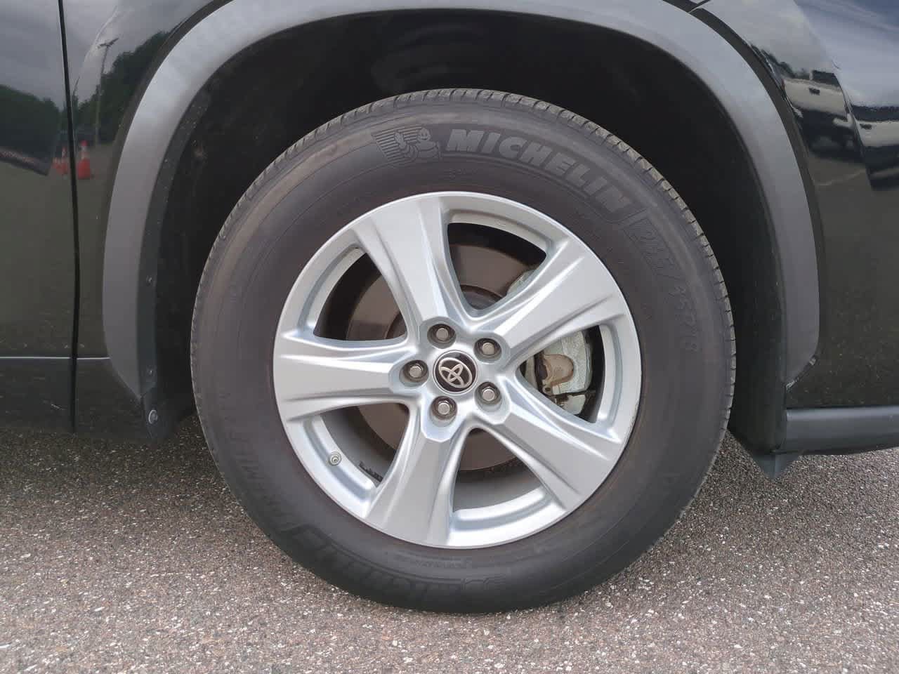 Certified 2021 Toyota Highlander L FWD image 11