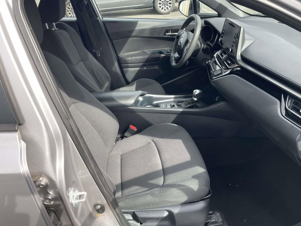 Used 2019 Toyota C-HR LE image 41