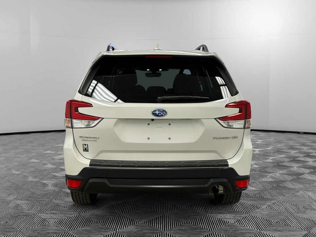 Used 2022 Subaru Forester Premium AWD/4WD image 4