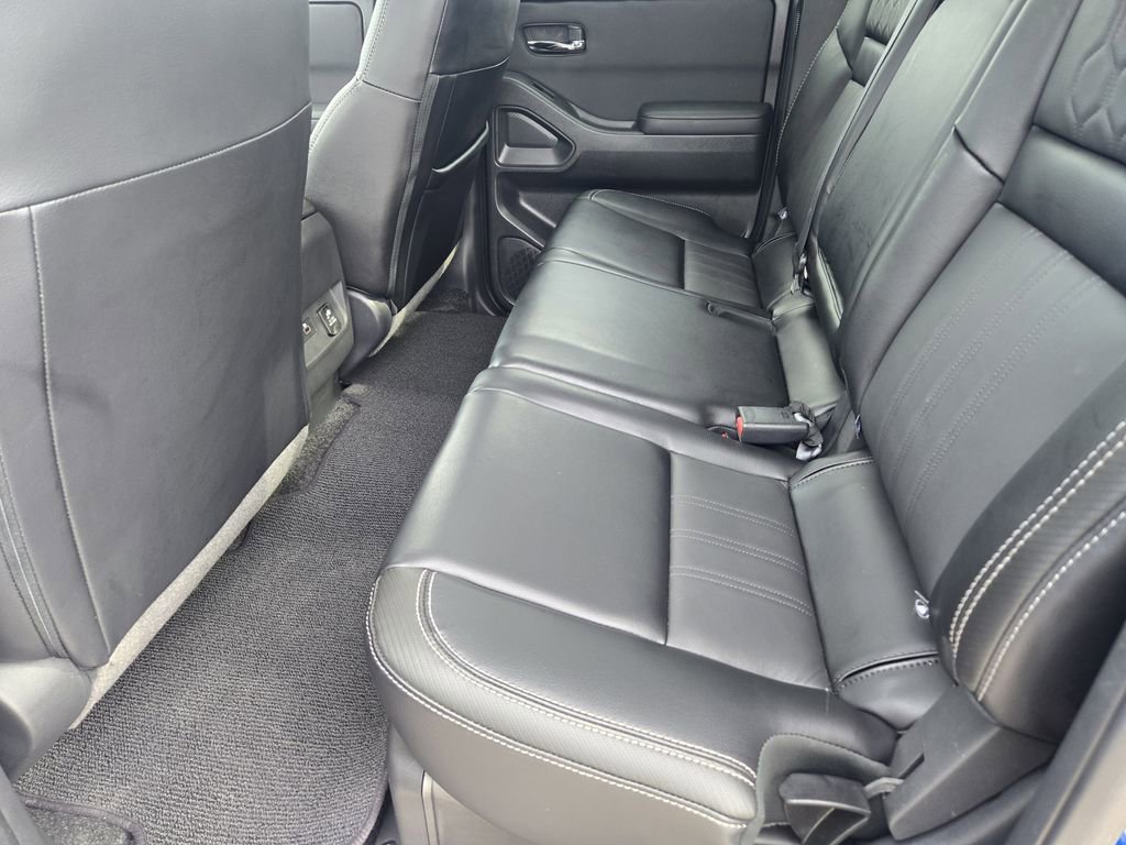 Used 2024 Nissan Frontier SL image 26