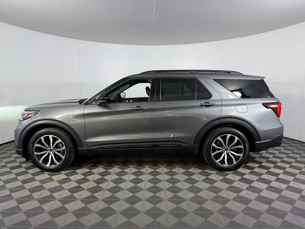 Used 2025 Ford Explorer ST-Line RWD image 11