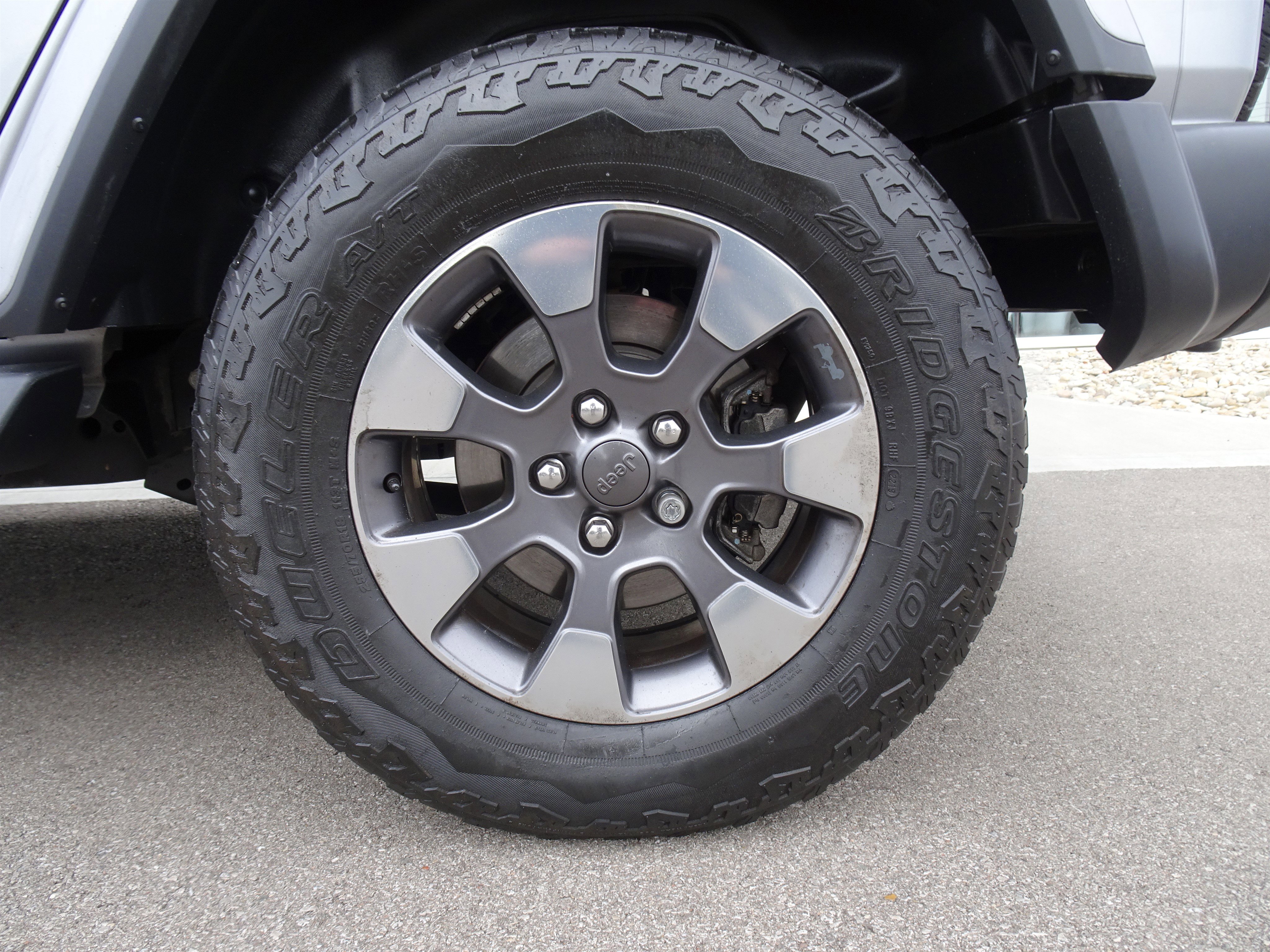 Used 2019 Jeep Wrangler Unlimited Sahara image 23