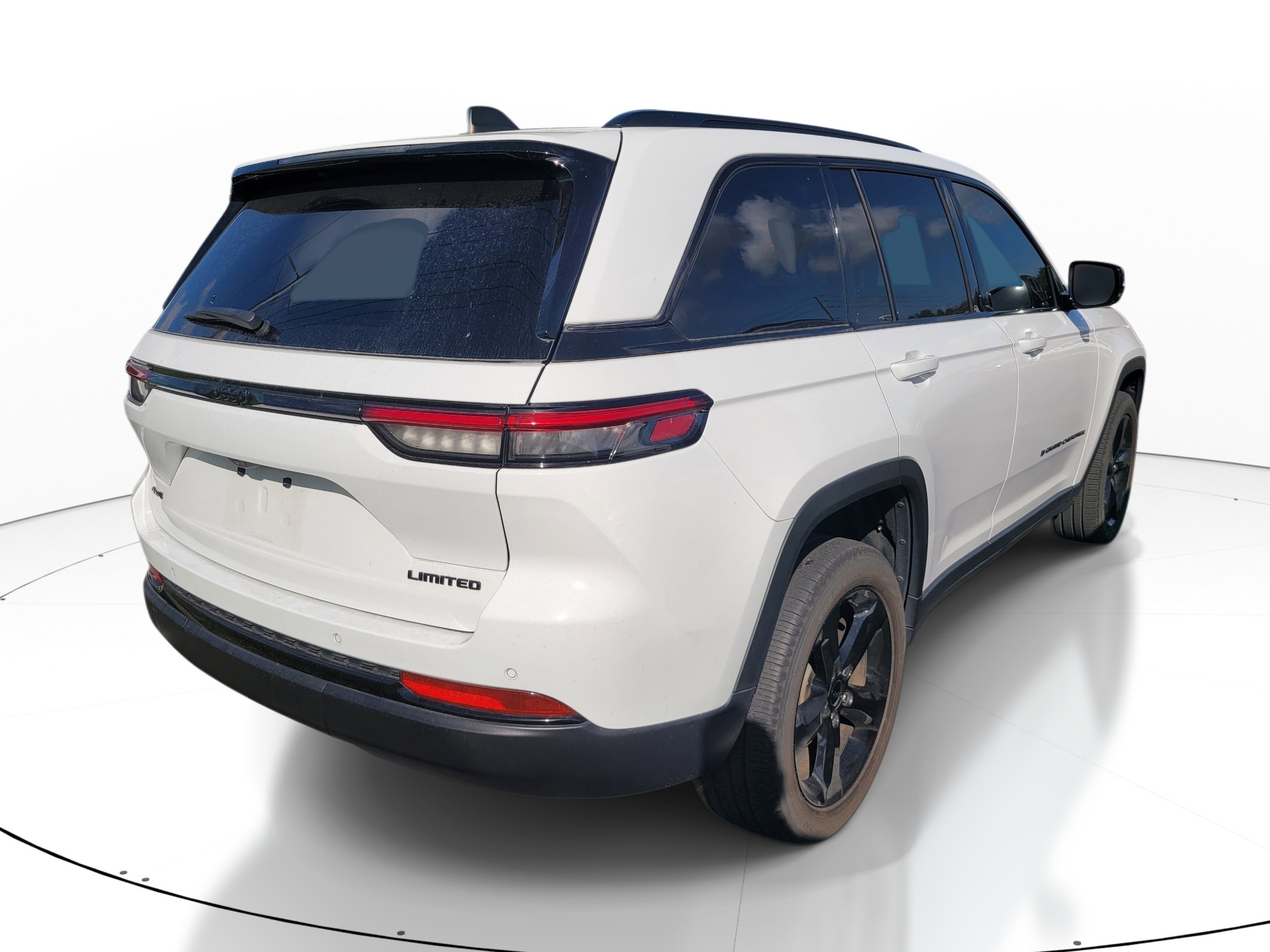 Used 2024 Jeep Grand Cherokee Limited w/ Black Appearance Package image 4