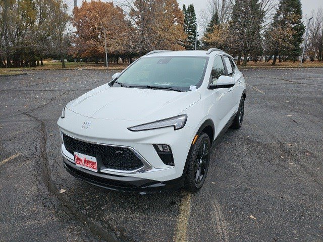 Used 2024 Buick Encore GX Sport Touring image 2