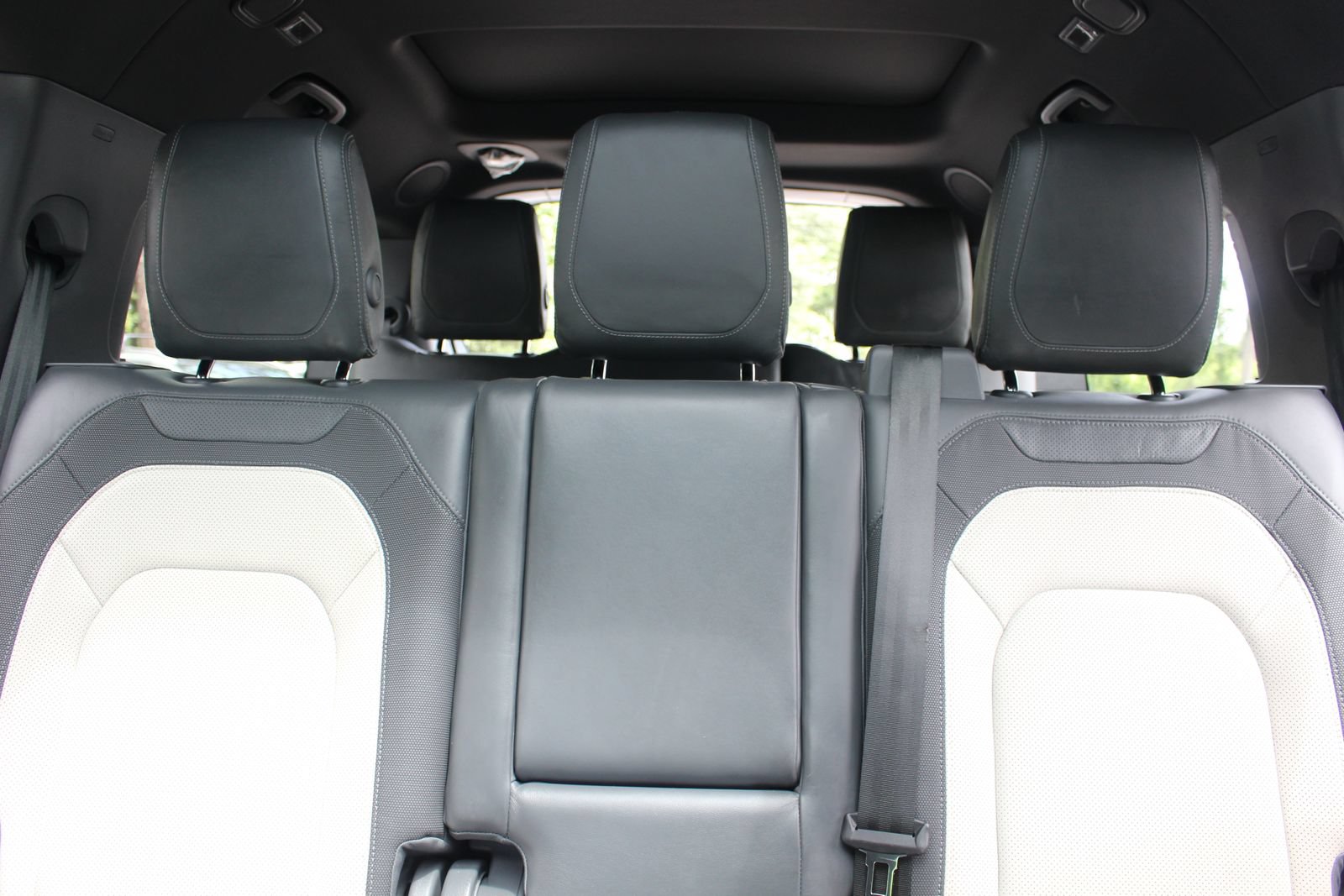 Used 2023 Land Rover Defender 130 X-Dynamic SE AWD/4WD image 48