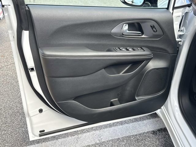 New 2026 Chrysler Pacifica Select FWD image 28