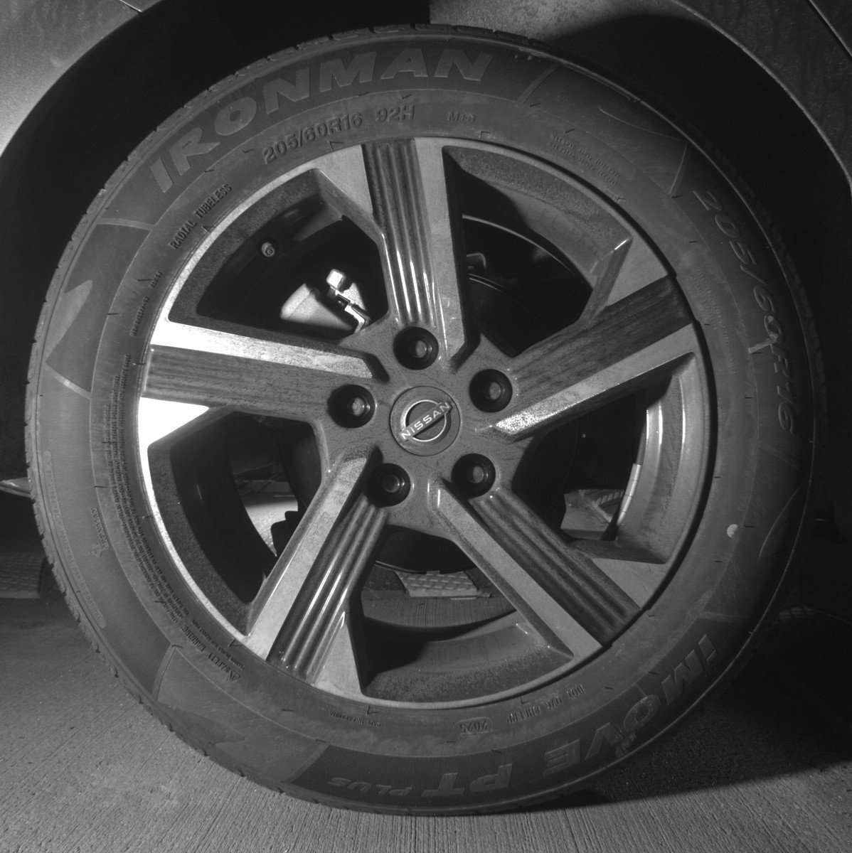 Used 2025 Nissan Sentra SV FWD image 15