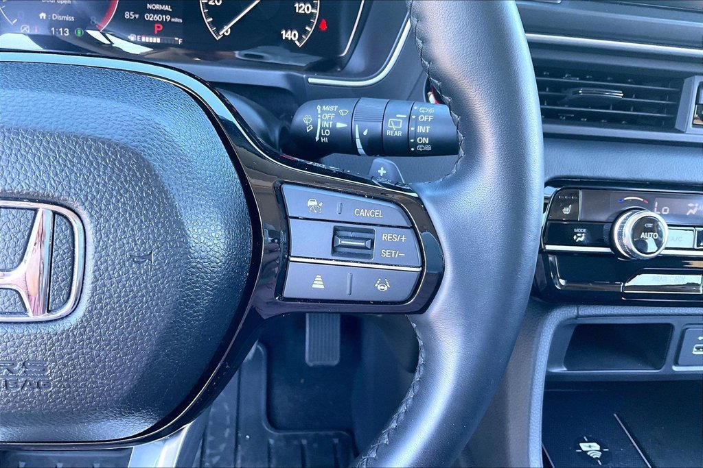 Used 2025 Honda Pilot Touring image 12