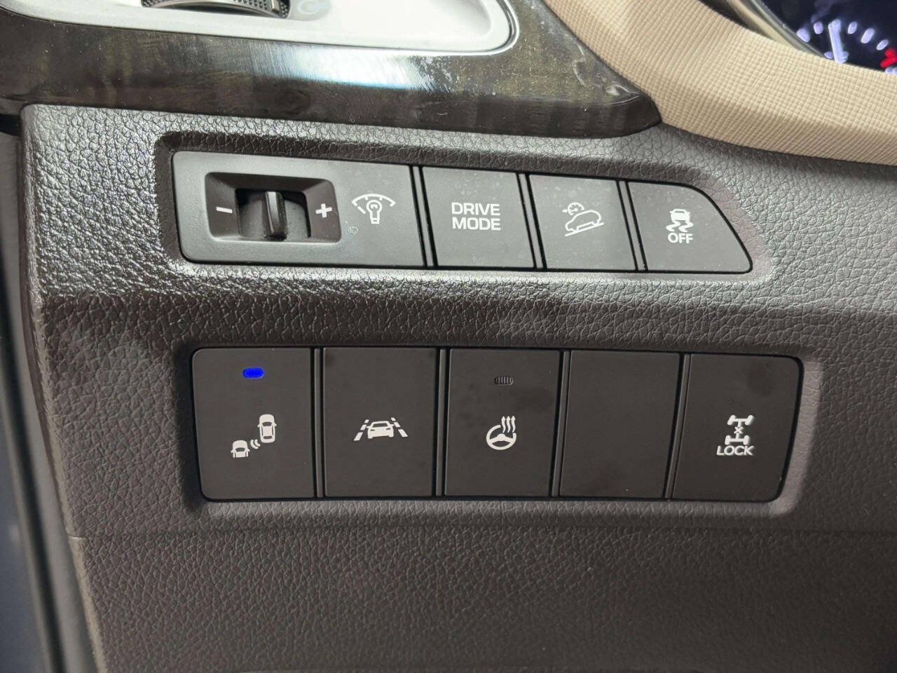 Used 2017 Hyundai Santa Fe Sport w/ 2.0T Ultimate Tech Package 05 AWD/4WD image 43