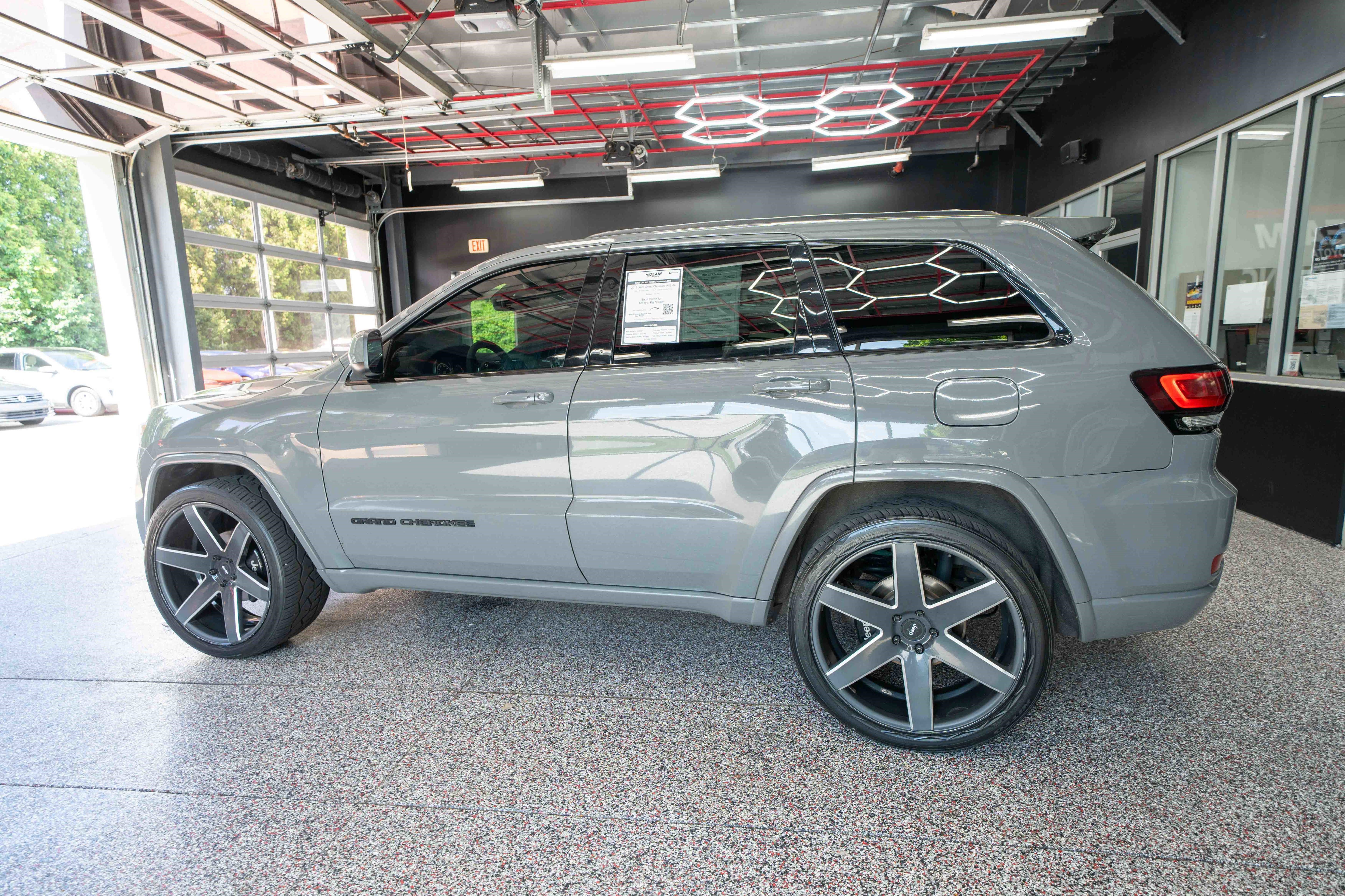 Used 2019 Jeep Grand Cherokee Altitude AWD/4WD image 2