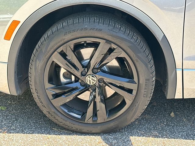 Used 2023 Volkswagen Tiguan SE R-Line image 11