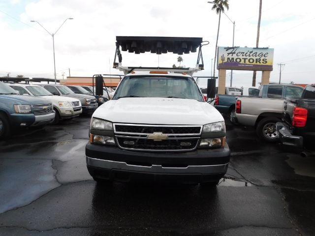 Used 2006 Chevrolet Silverado 3500 2WD Regular Cab image 2