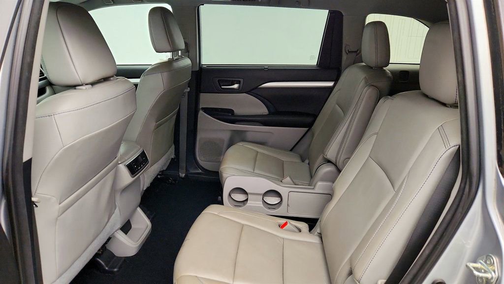 Used 2018 Toyota Highlander XLE FWD image 22