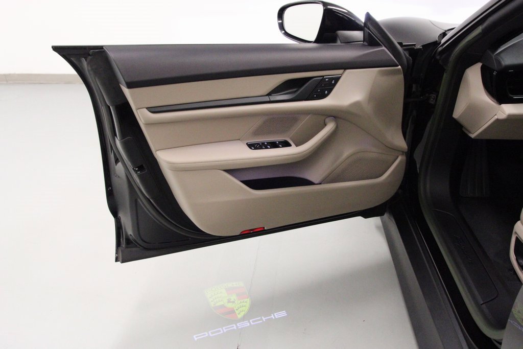 Used 2022 Porsche Taycan image 17