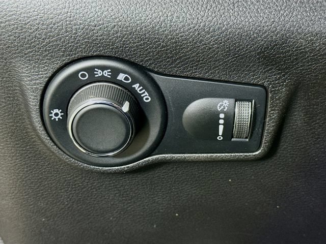 Used 2025 Jeep Compass Sport AWD/4WD image 10