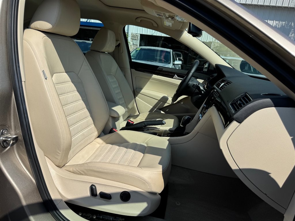 Used 2015 Volkswagen Passat 1.8T SEL Premium FWD image 19