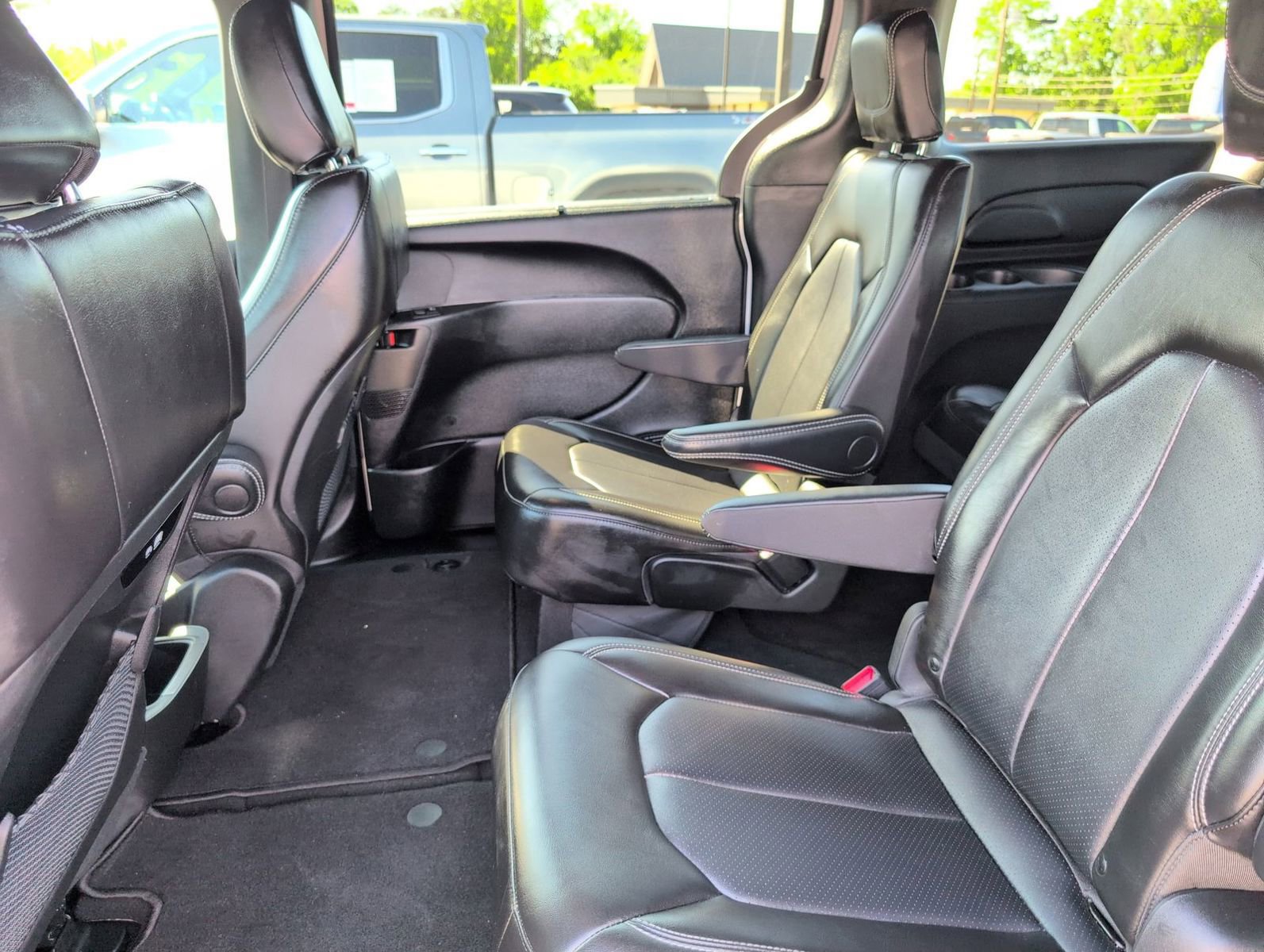 Used 2025 Chrysler Pacifica Select image 34