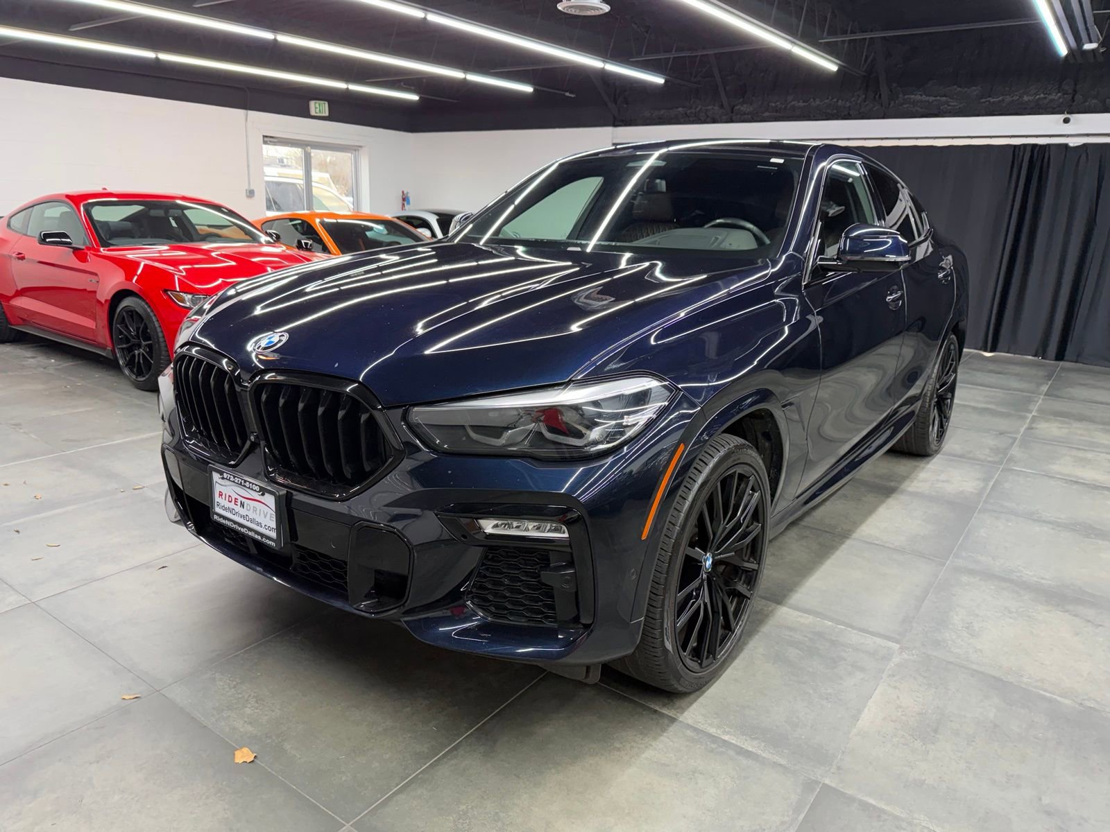 Used 2021 BMW X6 M50i image 1