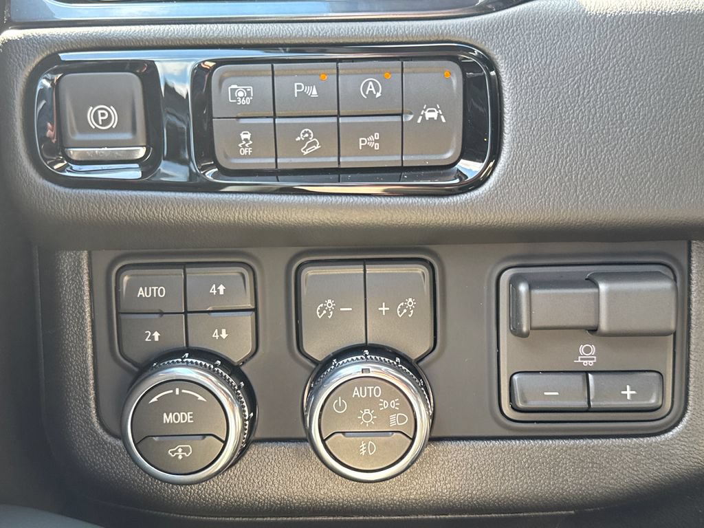 New 2026 GMC Yukon AT4 w/ AT4 Premium Plus Package AWD/4WD image 38