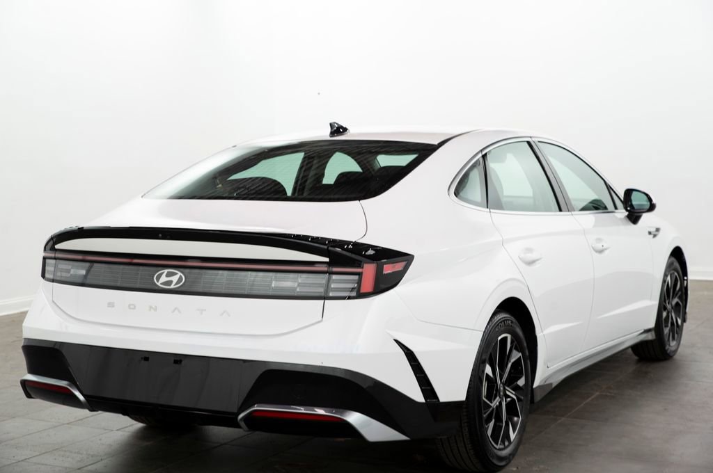 Used 2025 Hyundai Sonata SEL FWD image 12