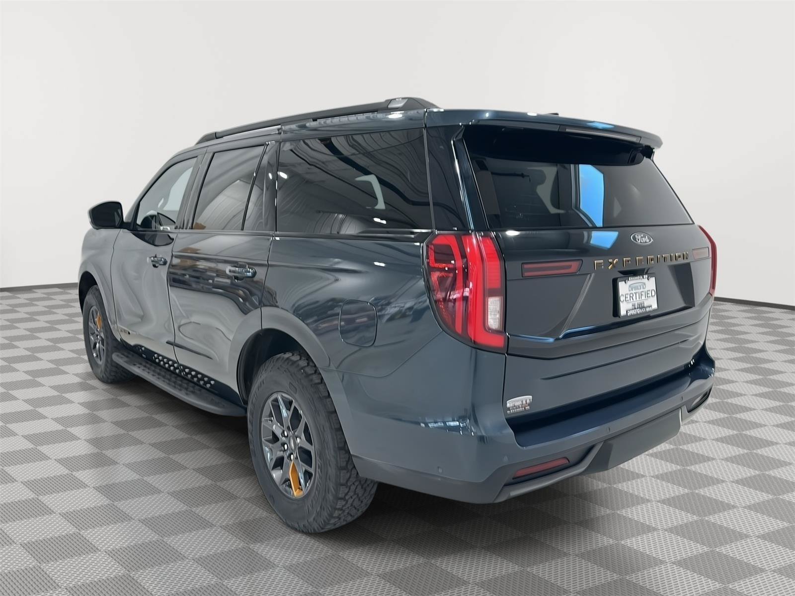 Used 2025 Ford Expedition Tremor AWD/4WD image 3