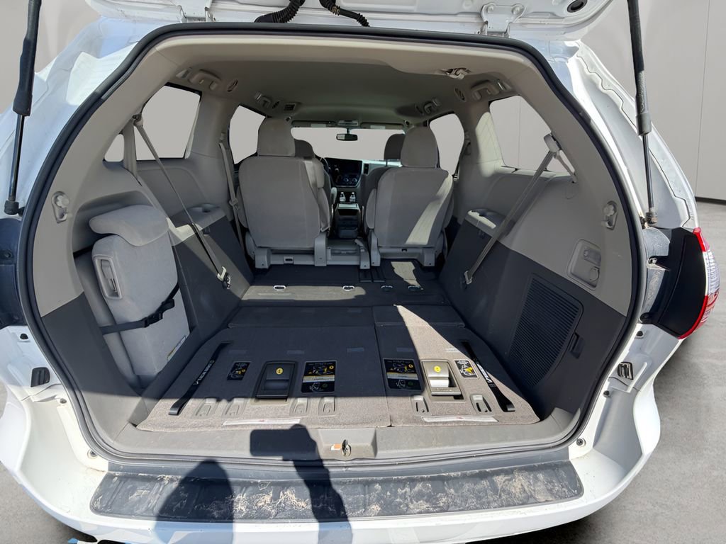 Used 2015 Toyota Sienna LE FWD image 7