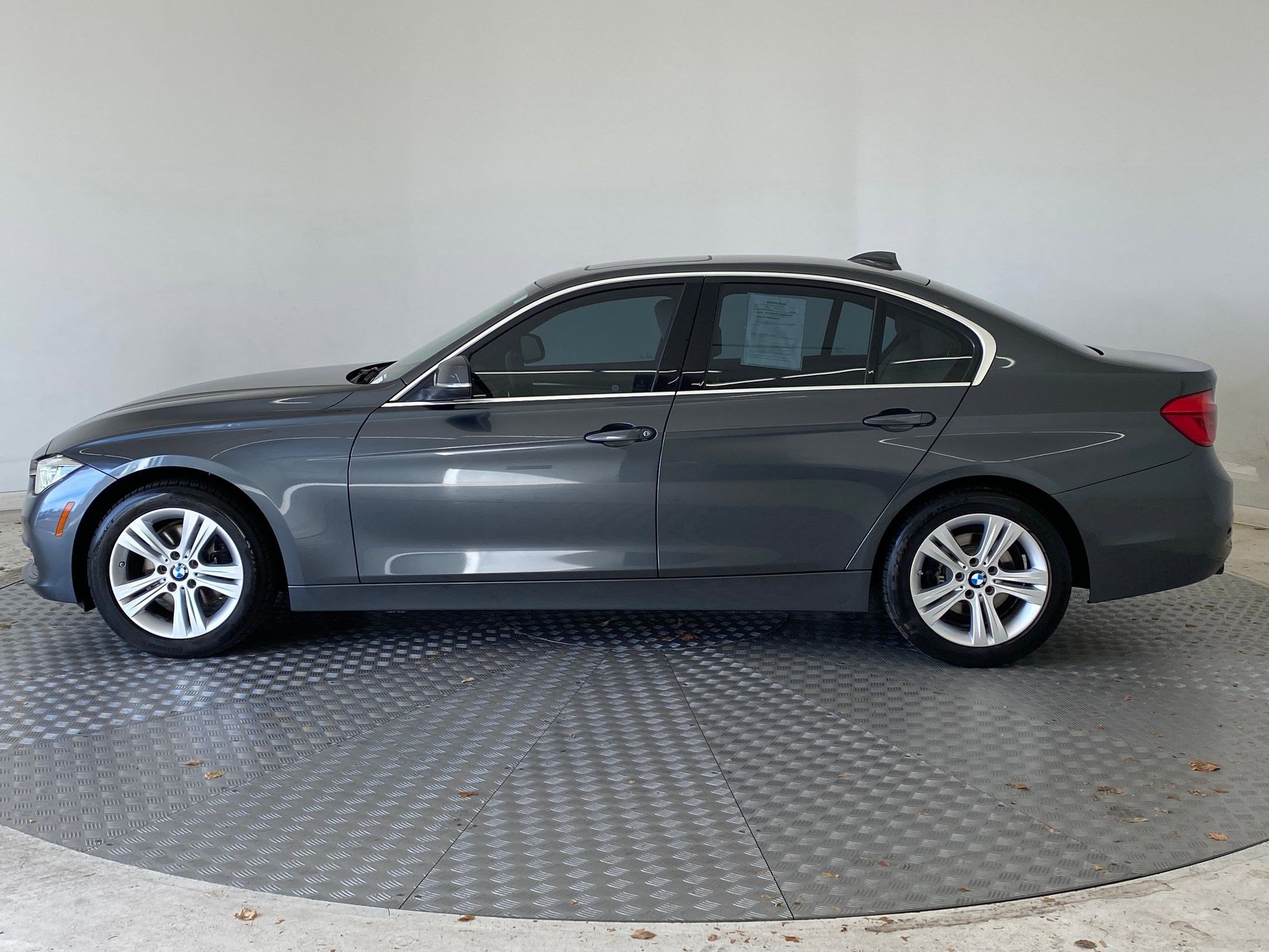 Used 2017 BMW 330i Sedan image 2