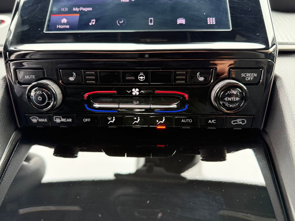 Used 2025 Jeep Grand Cherokee Altitude AWD/4WD image 19