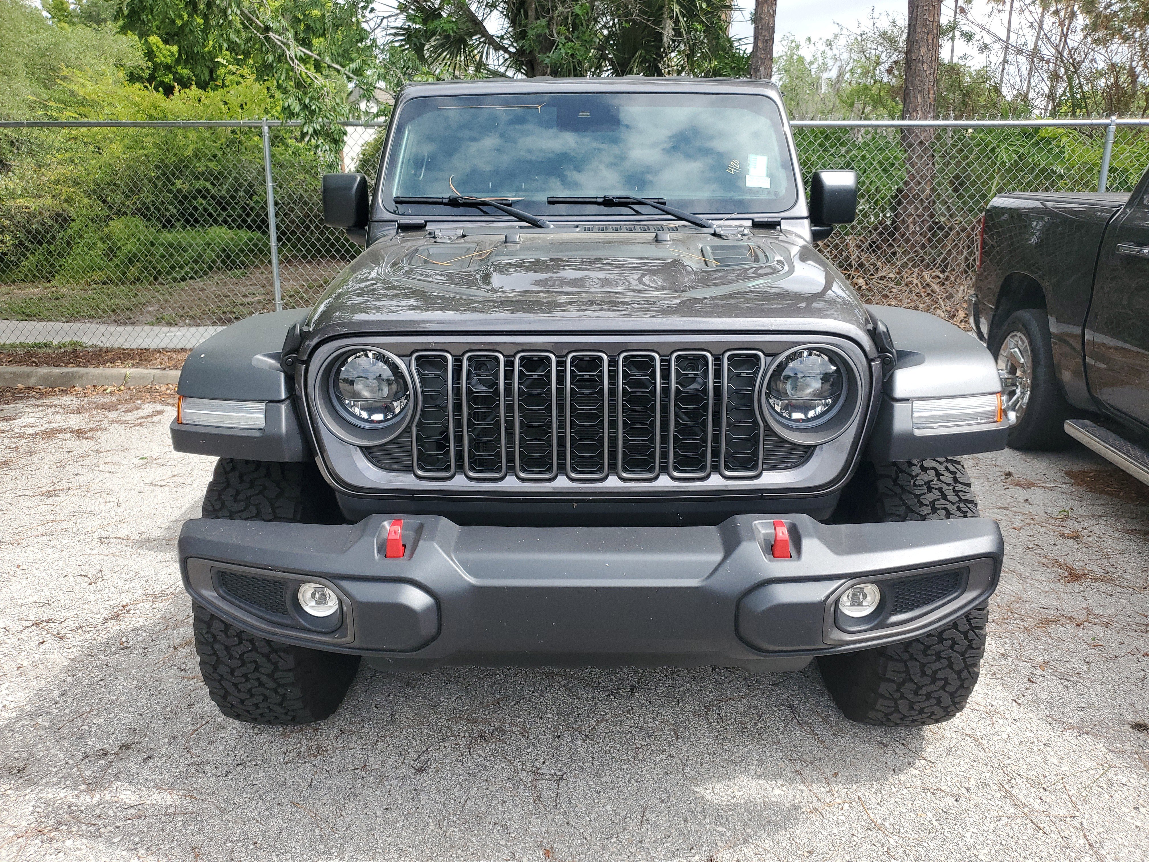 Used 2025 Jeep Wrangler Unlimited Rubicon w/ Convenience Group image 2