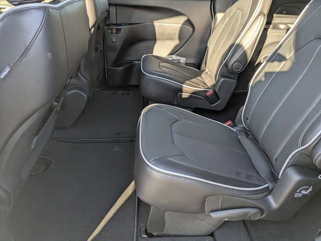 New 2026 Chrysler Pacifica Limited image 26