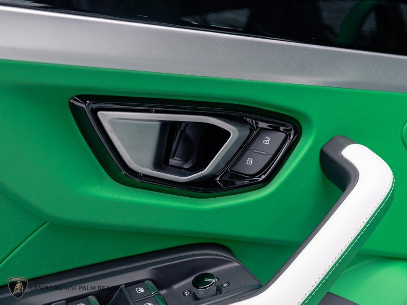 Used 2026 Lamborghini Urus SE AWD/4WD image 26