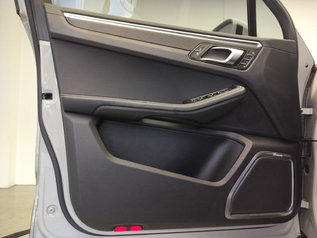 Certified 2023 Porsche Macan GTS AWD/4WD image 19
