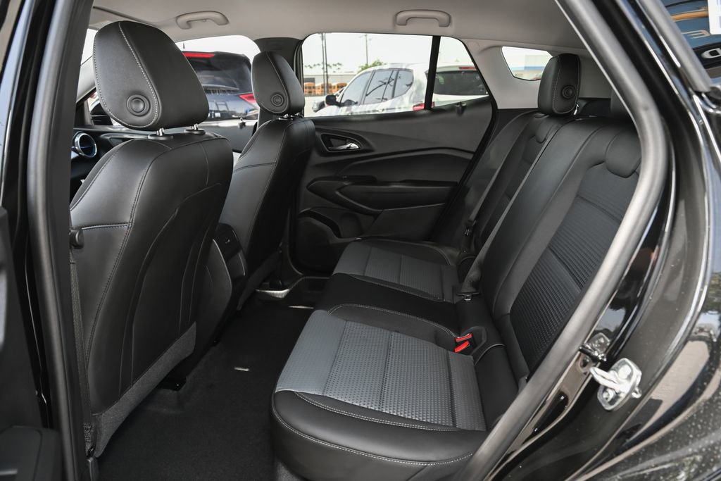 New 2026 Chevrolet Trax LT w/ LPO, Blackout Package FWD image 29