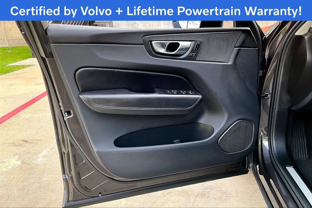 Used 2025 Volvo XC60 B5 Core image 24