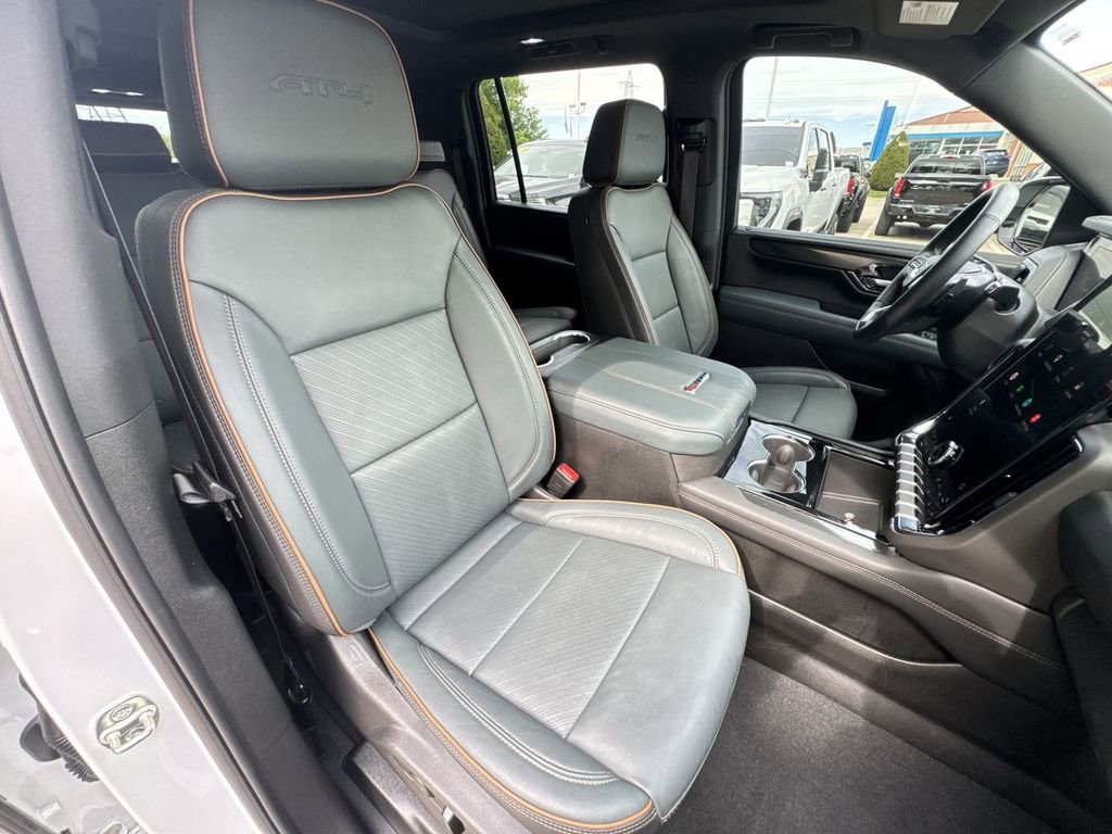 Used 2025 GMC Yukon XL AT4 w/ LPO, Floor Liner Package AWD/4WD image 31