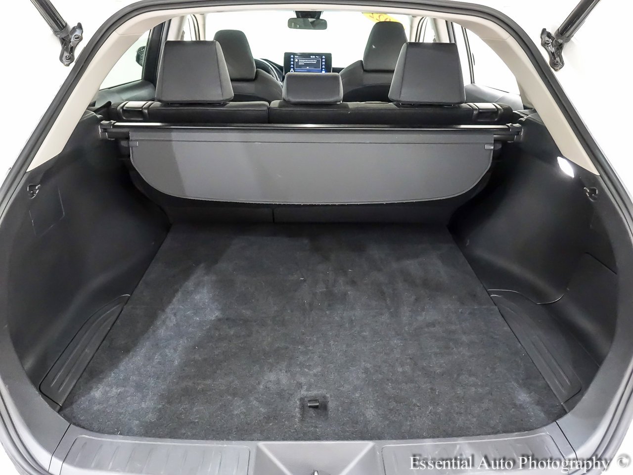 Used 2022 Toyota Venza LE image 27