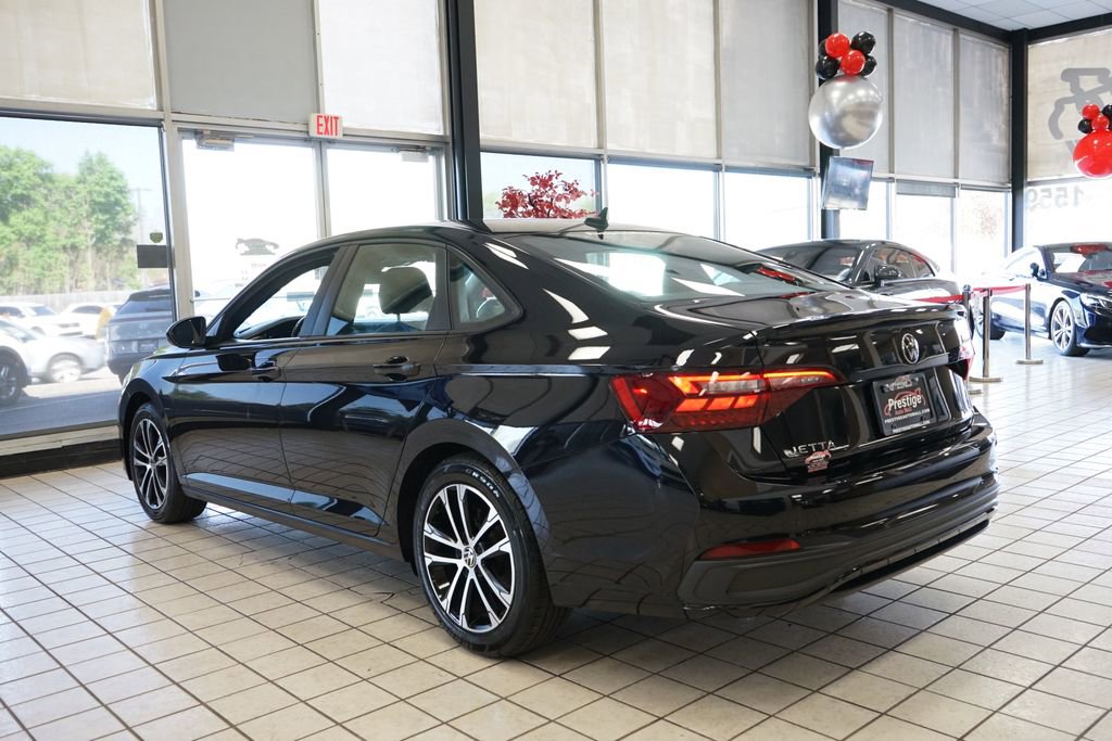 Used 2022 Volkswagen Jetta Sport FWD image 4