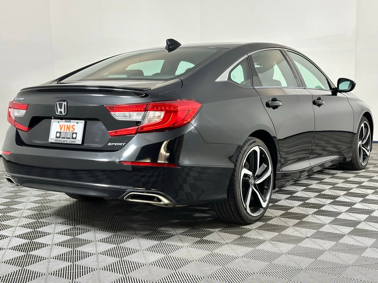 Used 2018 Honda Accord Sport image 4