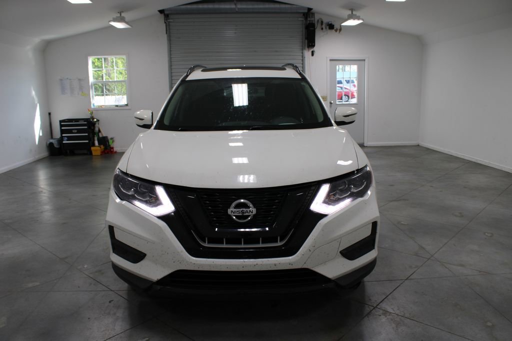 Used 2017 Nissan Rogue SV image 3