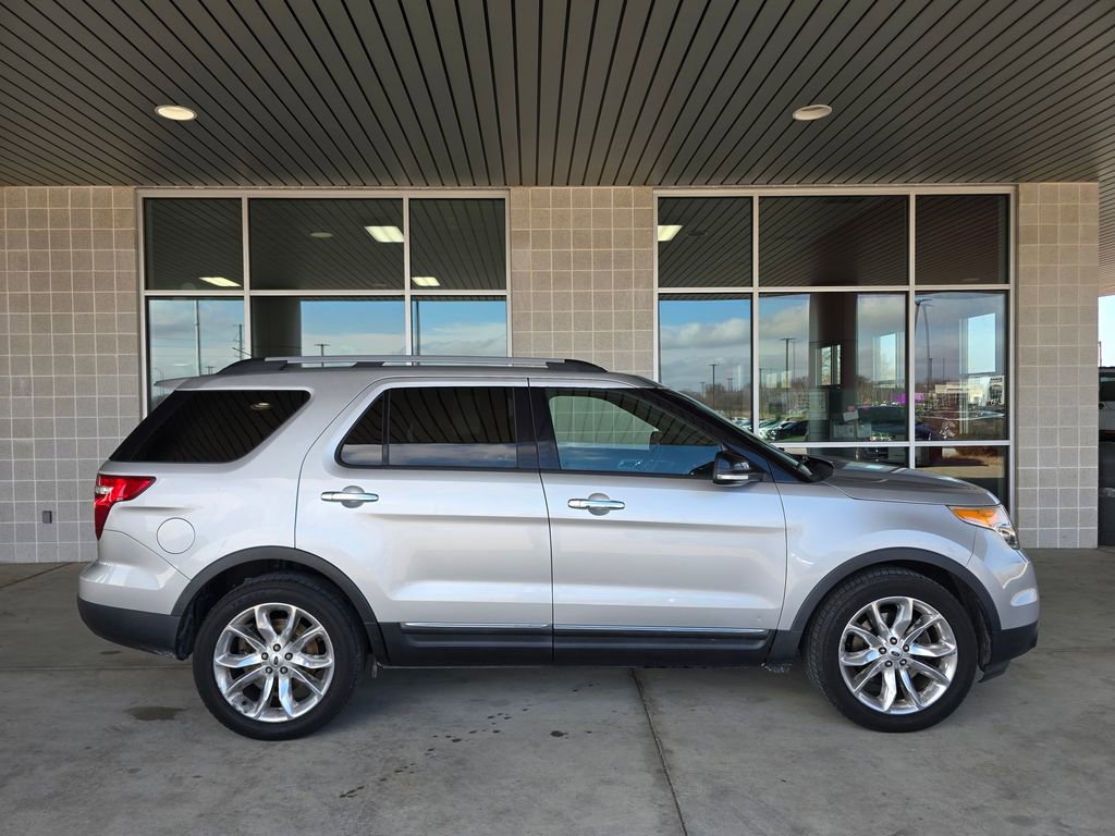 Used 2014 Ford Explorer XLT w/ Equipment Group 202A image 9
