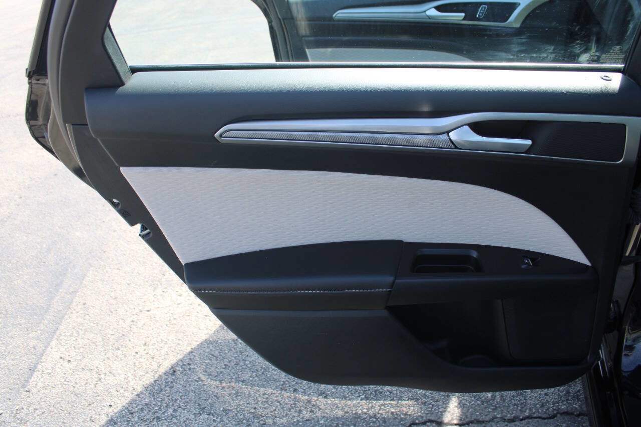 Used 2020 Ford Fusion SE w/ Equipment Group 151A image 34